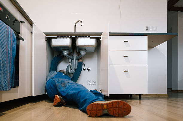 Professional Leak Detection technician working in Western, NE